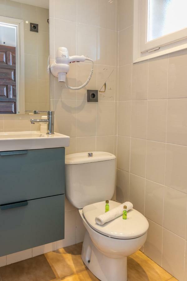 רוזס Holidays Penthouse Vues Panoramiques Sur Le Port Naval,Un Sejour Elegant Assure " Wifi Parquing Gratuit מראה חיצוני תמונה